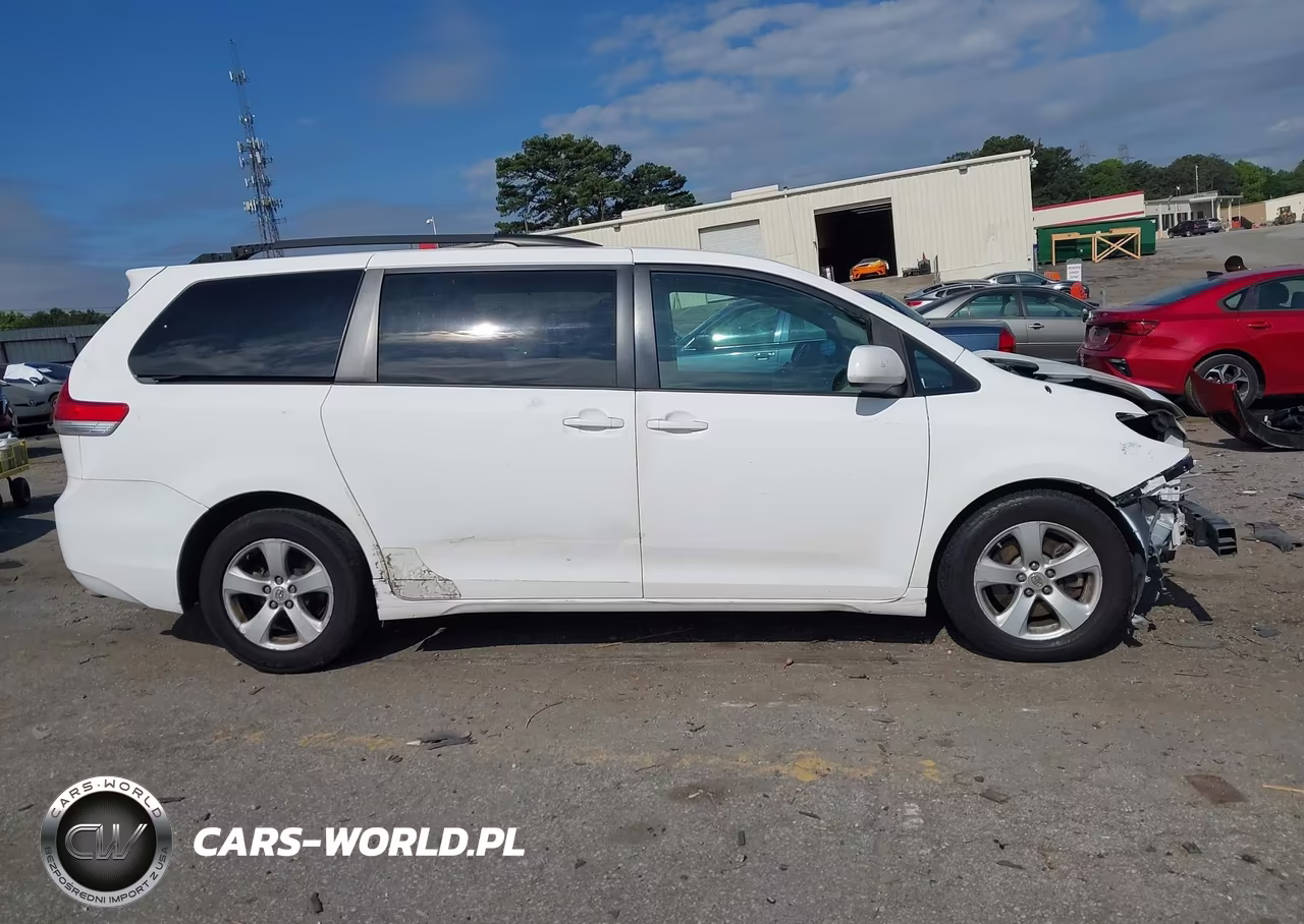 2011 Toyota Sienna Le V6 VIN:5TDKK3DC7BS154410 - 13