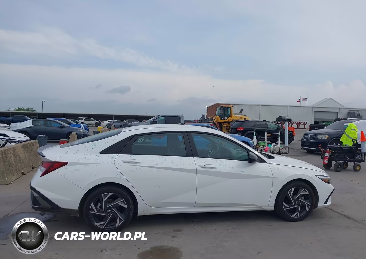 2025 Hyundai Elantra Sel Sport VIN:KMHLM4DG9SU963647 - 13