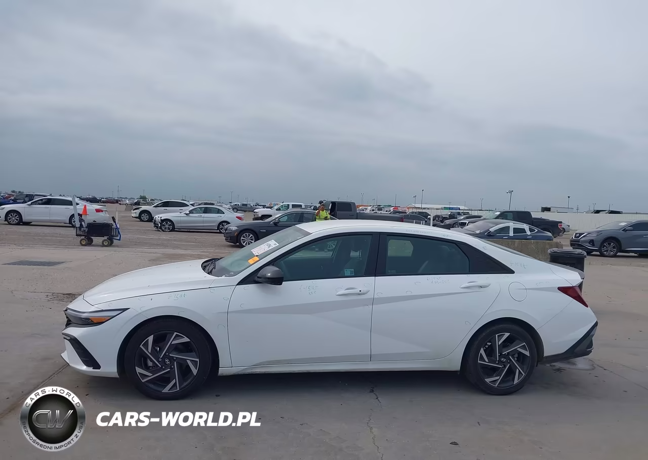 2025 Hyundai Elantra Sel Sport VIN:KMHLM4DG9SU963647 - 14