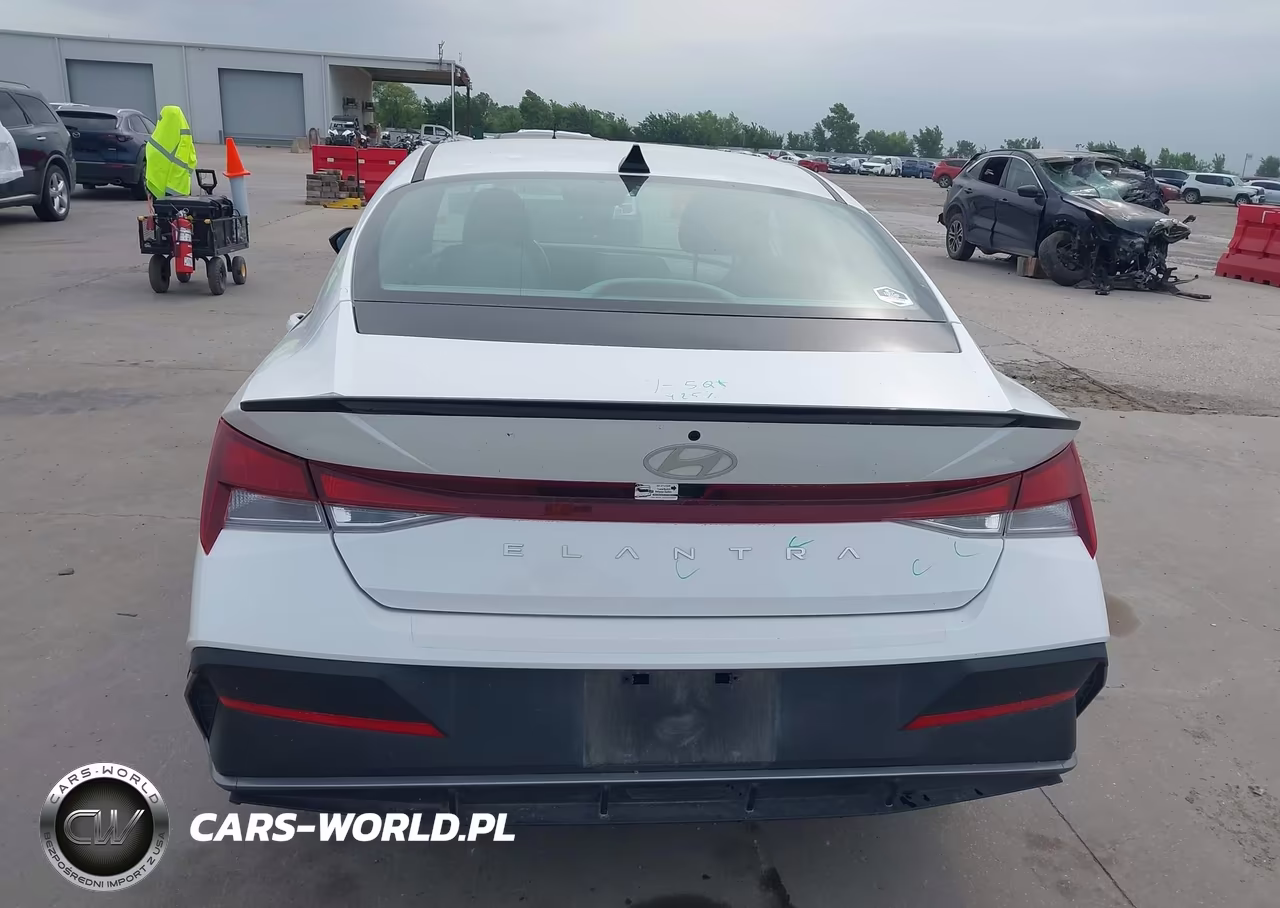 2025 Hyundai Elantra Sel Sport VIN:KMHLM4DG9SU963647 - 16