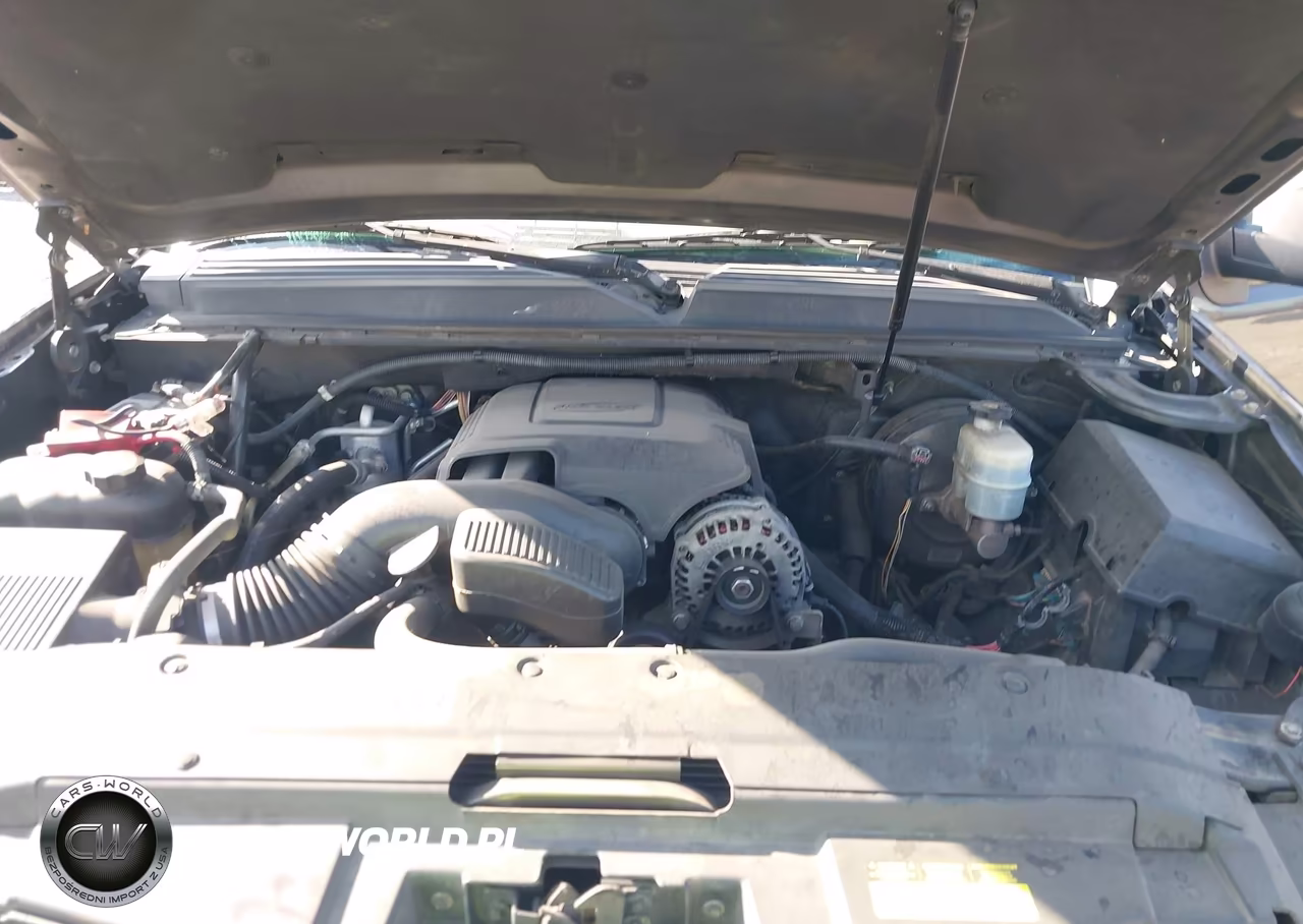 2010 Chevrolet Suburban 1500 Ls VIN:1GNUCHE06AR127873 - 10