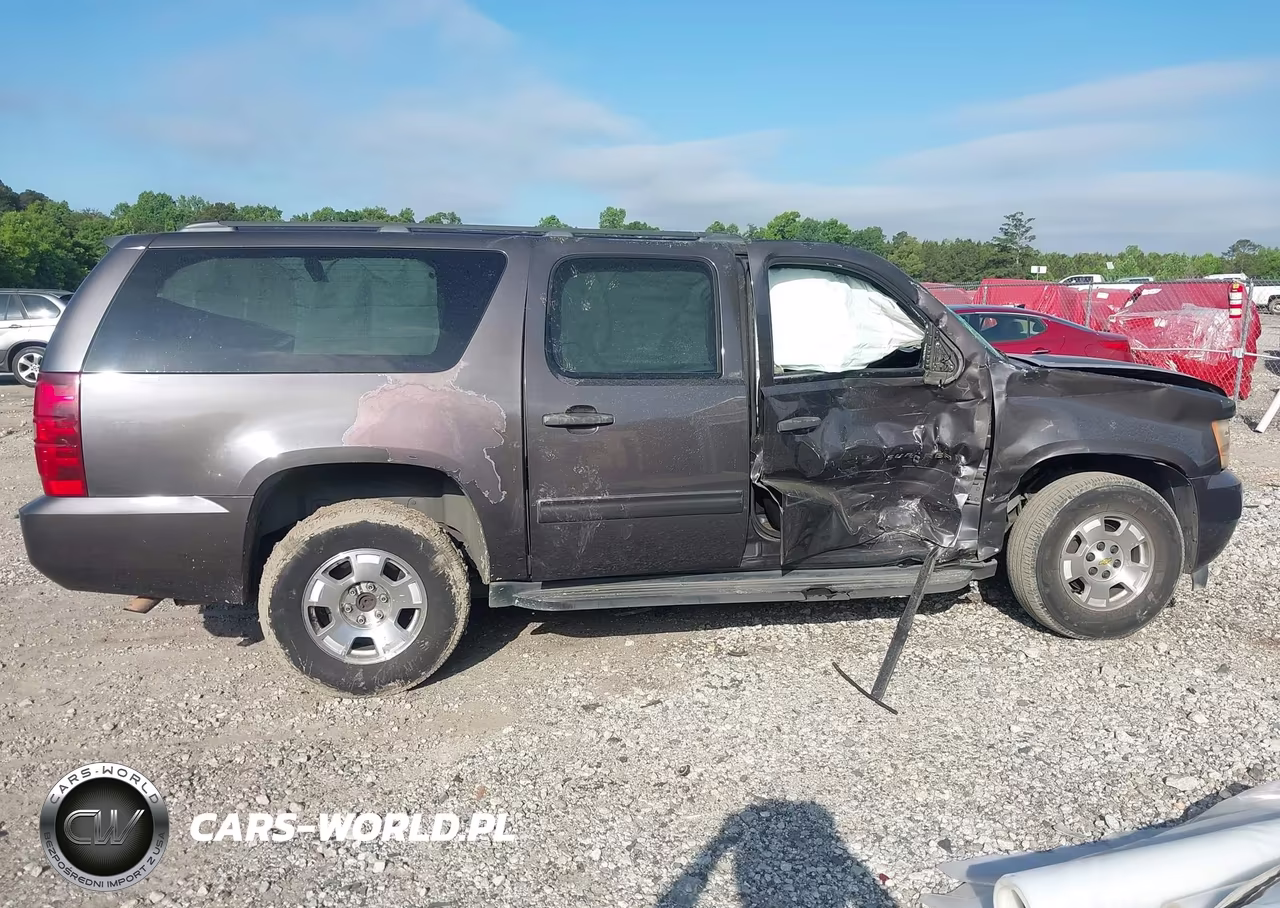 2010 Chevrolet Suburban 1500 Ls VIN:1GNUCHE06AR127873 - 13
