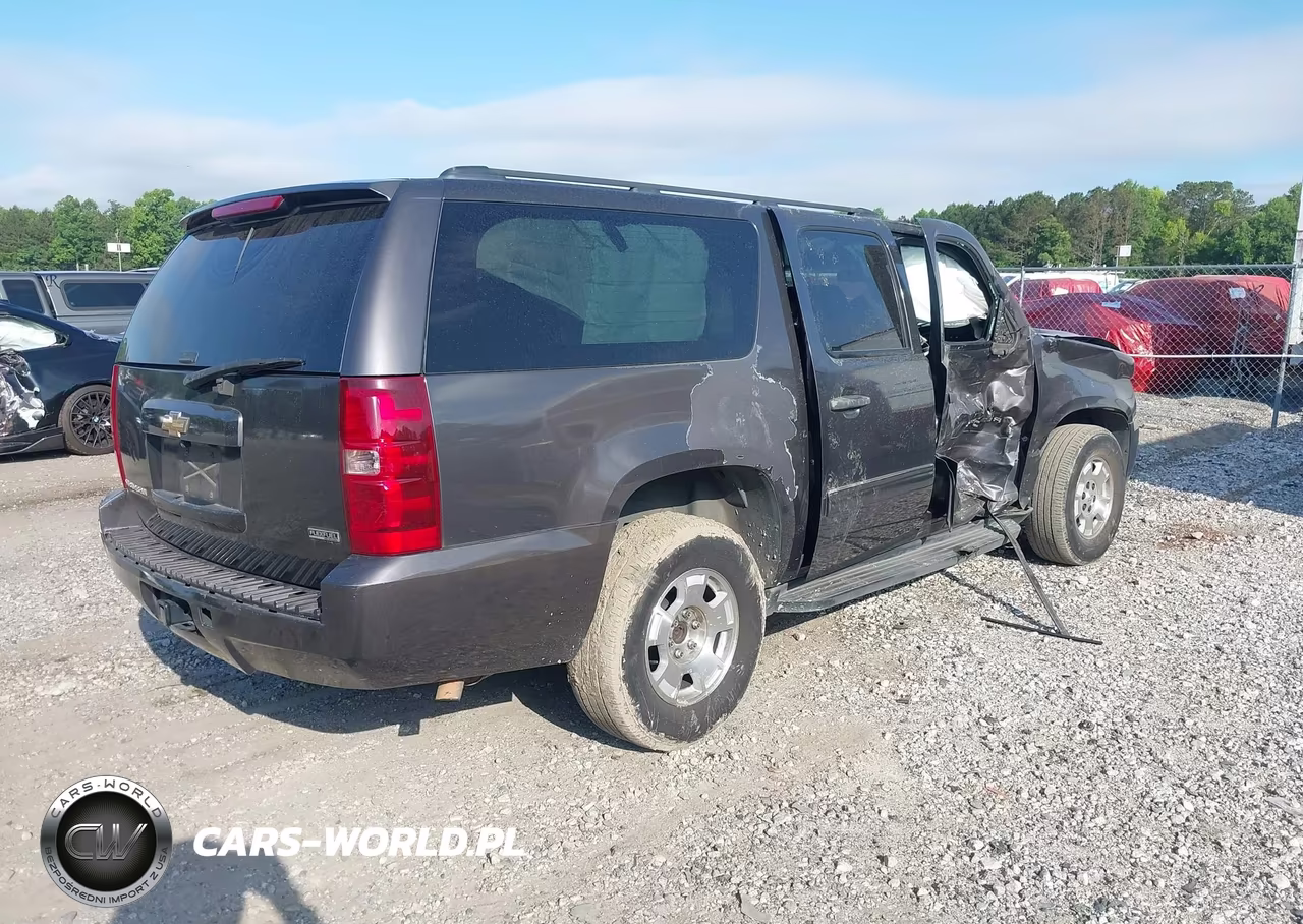 2010 Chevrolet Suburban 1500 Ls VIN:1GNUCHE06AR127873 - 4