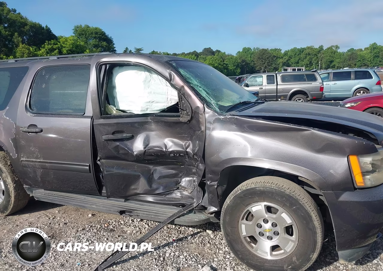2010 Chevrolet Suburban 1500 Ls VIN:1GNUCHE06AR127873 - 6