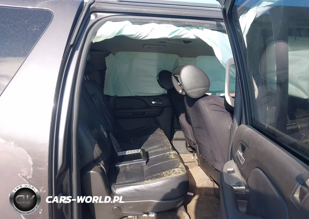 2010 Chevrolet Suburban 1500 Ls VIN:1GNUCHE06AR127873 - 8