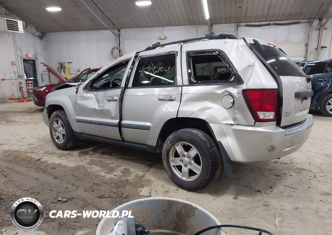 2007 Jeep Grand Cherokee Laredo VIN:1J8GR48K27C588843 - 3