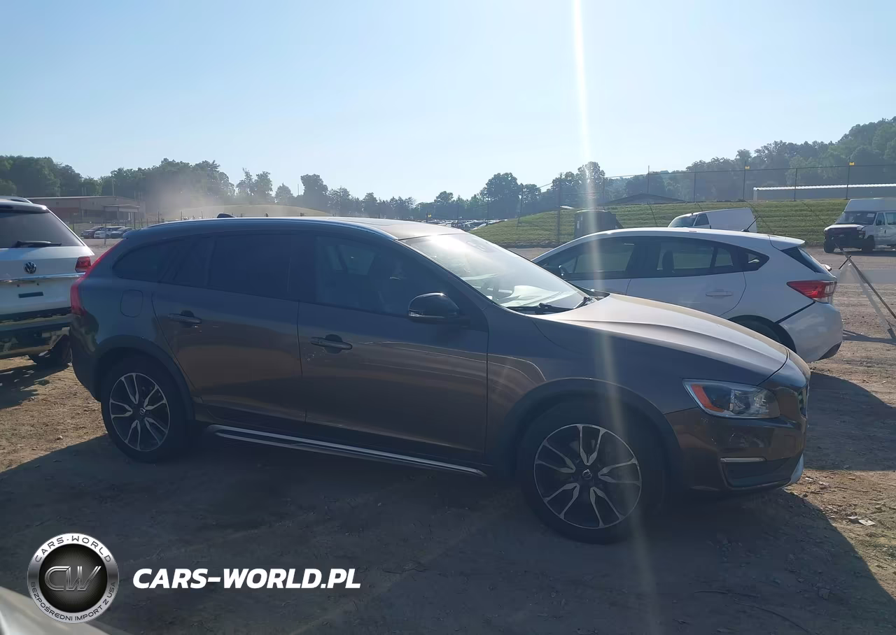 2015 Volvo V60 Cross Country T5 Platinum VIN:YV4612HM2F1002035 - 13