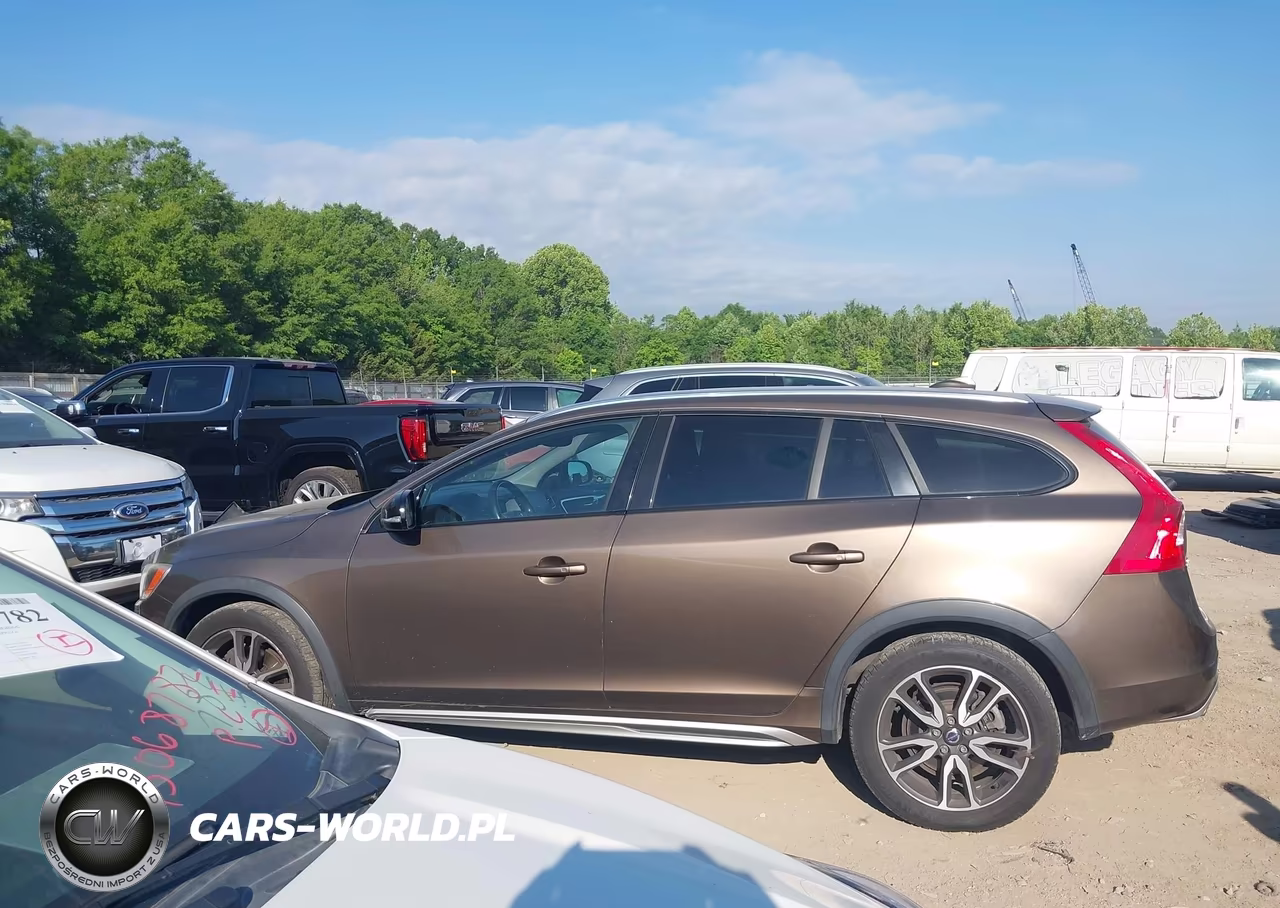 2015 Volvo V60 Cross Country T5 Platinum VIN:YV4612HM2F1002035 - 14