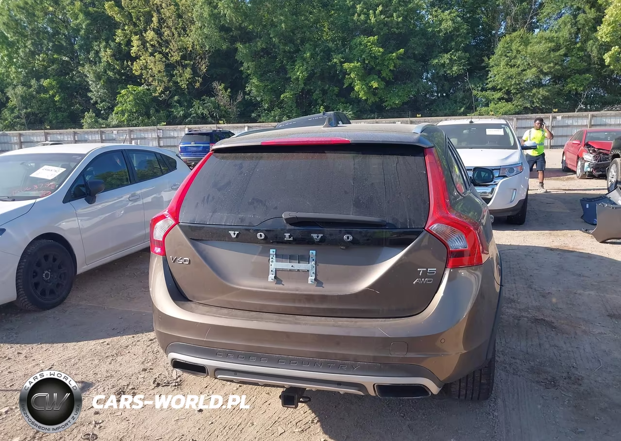 2015 Volvo V60 Cross Country T5 Platinum VIN:YV4612HM2F1002035 - 16