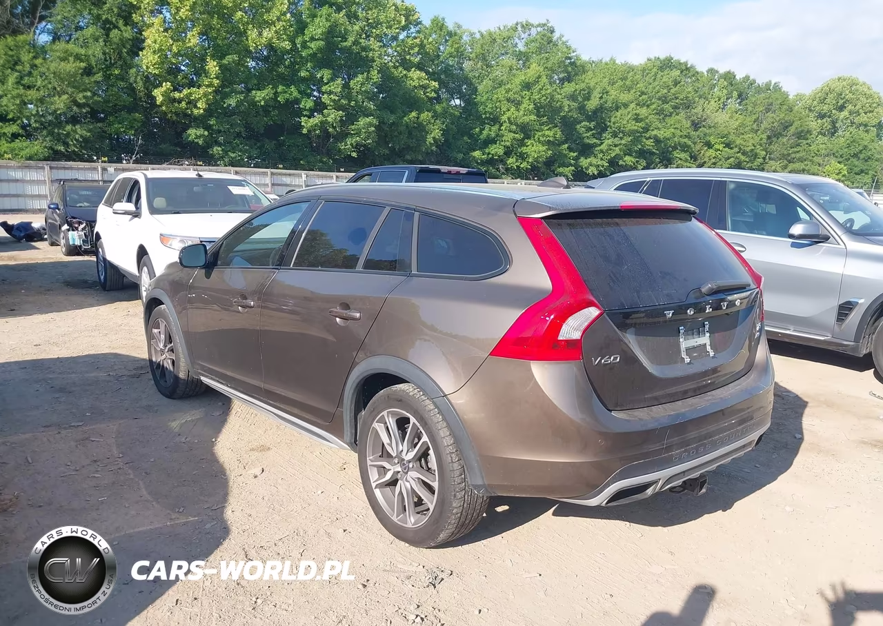 2015 Volvo V60 Cross Country T5 Platinum VIN:YV4612HM2F1002035 - 3