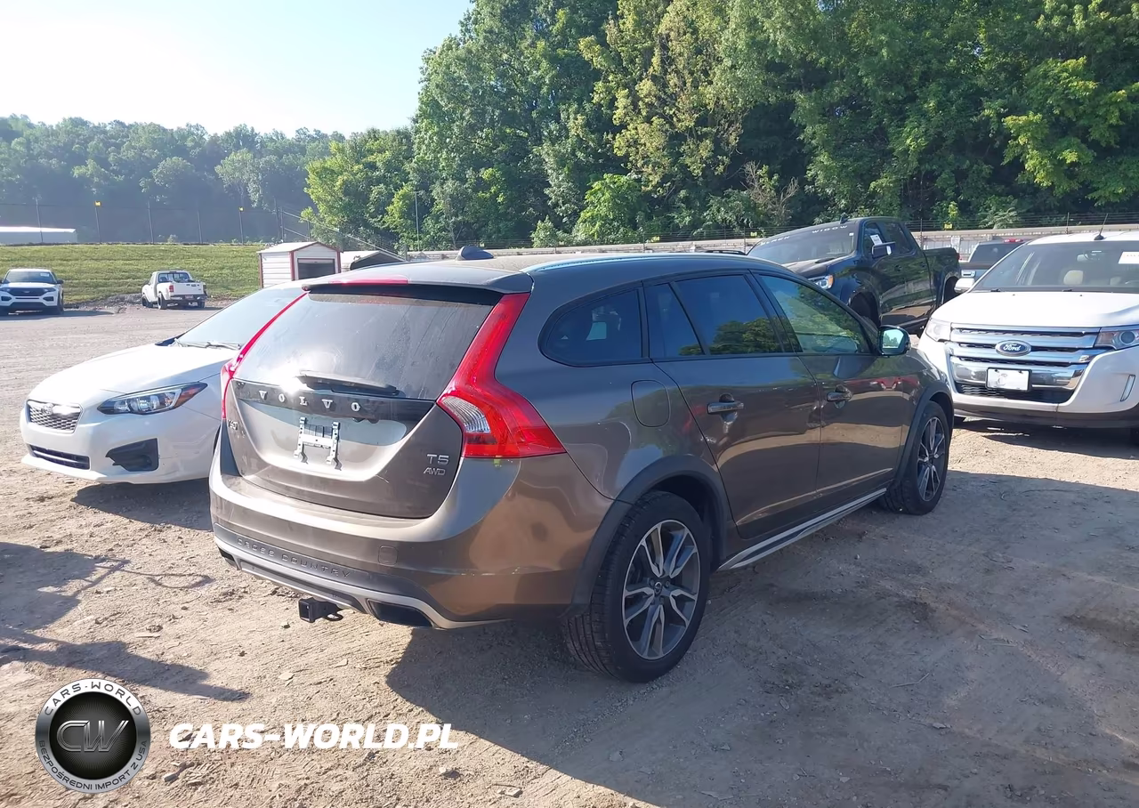 2015 Volvo V60 Cross Country T5 Platinum VIN:YV4612HM2F1002035 - 4