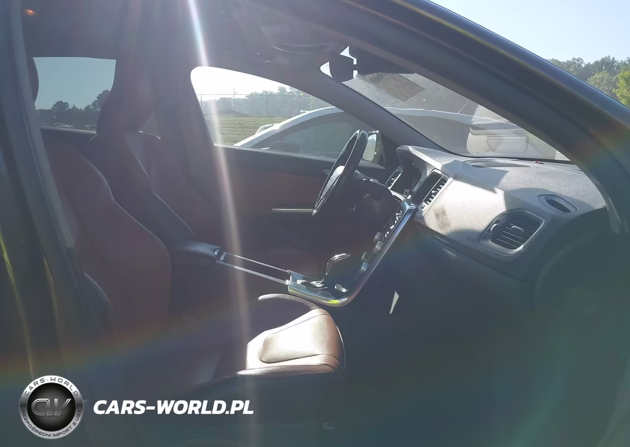 2015 Volvo V60 Cross Country T5 Platinum VIN:YV4612HM2F1002035 - 5