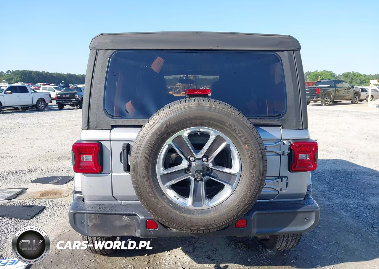 2021 Jeep Wrangler Unlimited Sahara 4X4 VIN:1C4HJXEN8MW609370 - 16