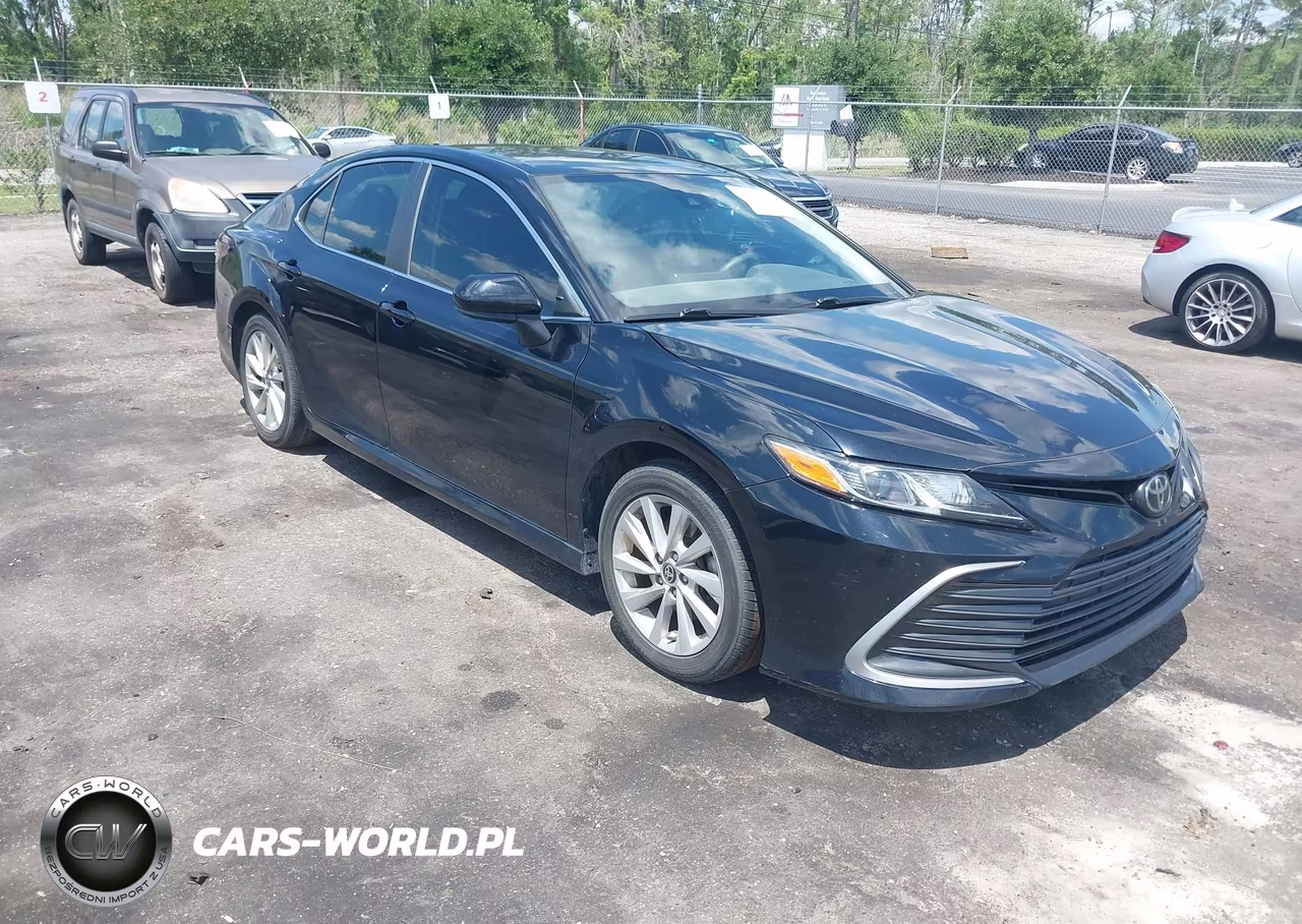 2021 Toyota Camry Le – zdjęcie 1 z 16