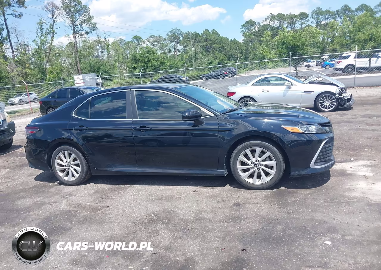 2021 Toyota Camry Le VIN:4T1C11AK9MU570072 - 13