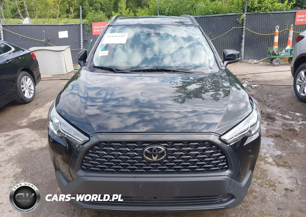 2022 Toyota Corolla Cross Le VIN:7MUCAAAG0NV012994 - 13