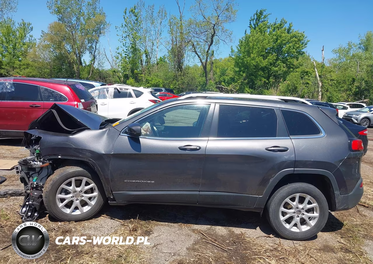 2015 Jeep Cherokee Latitude VIN:1C4PJMCB0FW788283 - 14