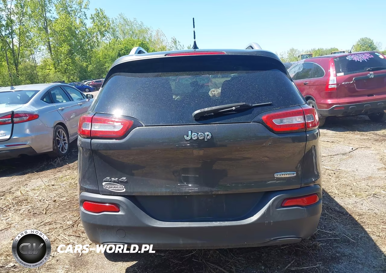 2015 Jeep Cherokee Latitude VIN:1C4PJMCB0FW788283 - 16