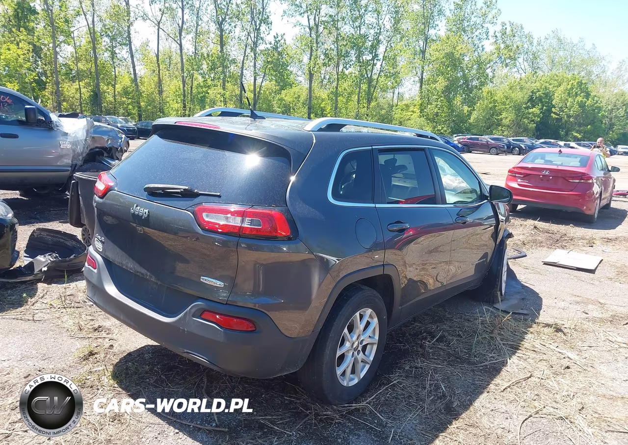 2015 Jeep Cherokee Latitude VIN:1C4PJMCB0FW788283 - 4