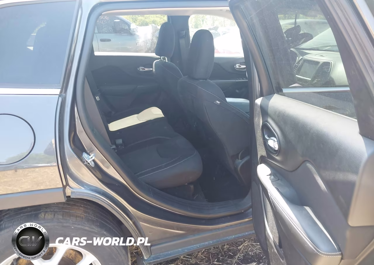 2015 Jeep Cherokee Latitude VIN:1C4PJMCB0FW788283 - 8