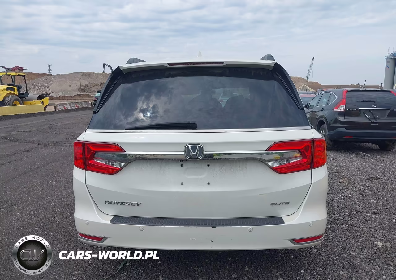 2018 Honda Odyssey Elite VIN:5FNRL6H95JB037472 - 16