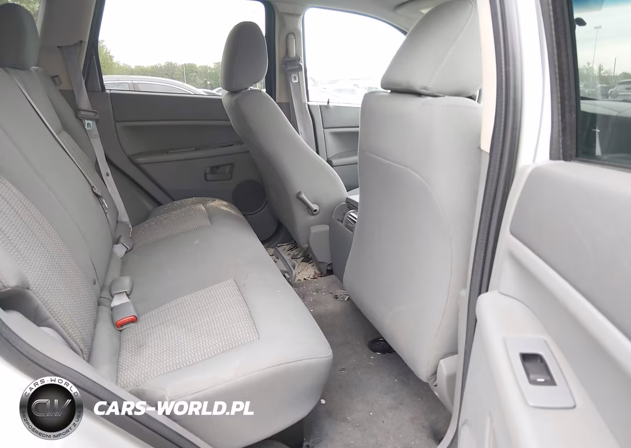 2007 Jeep Grand Cherokee Laredo VIN:1J8GR48KX7C597239 - 8