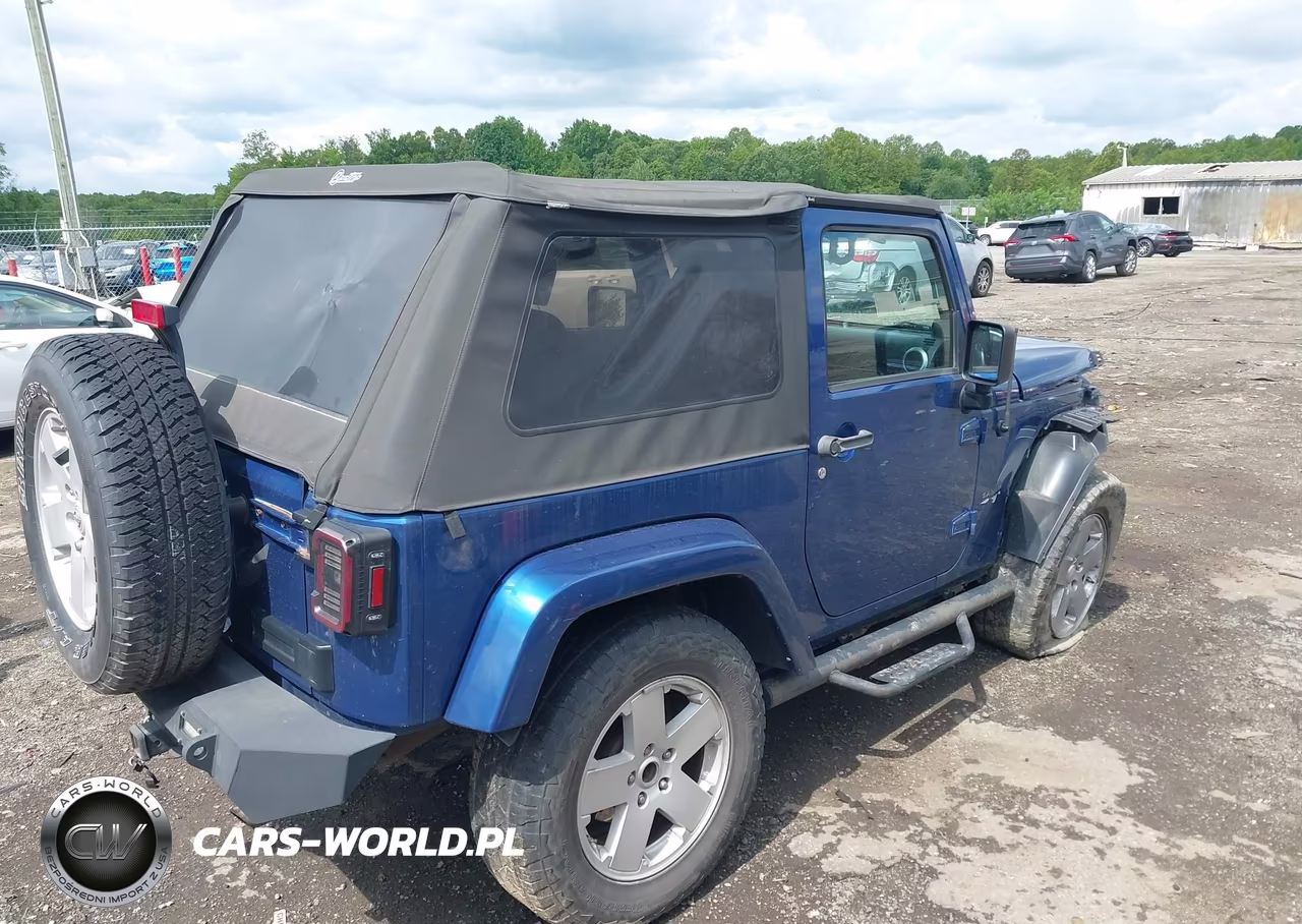 2010 Jeep Wrangler Sahara VIN:1J4GA5D10AL110326 - 4