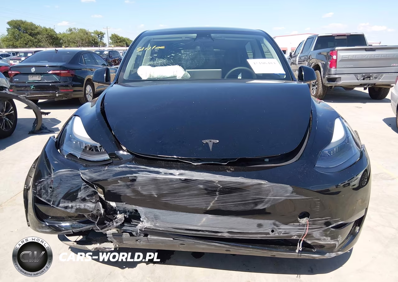 2022 Tesla Model Y Performance Dual Motor All-Wheel Drive VIN:7SAYGDEF5NF398322 - 11