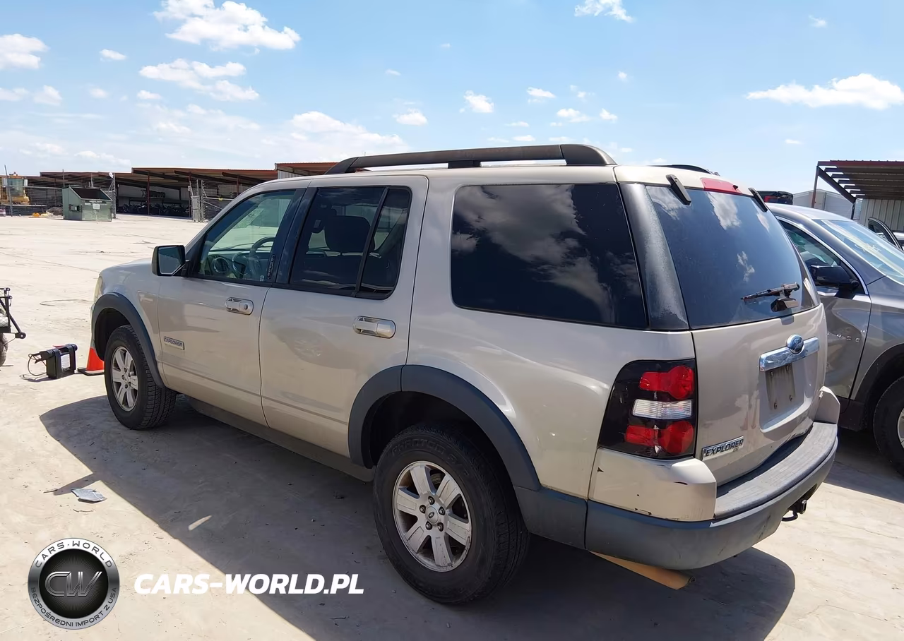 2007 Ford Explorer Xlt VIN:1FMEU63E07UB04460 - 3