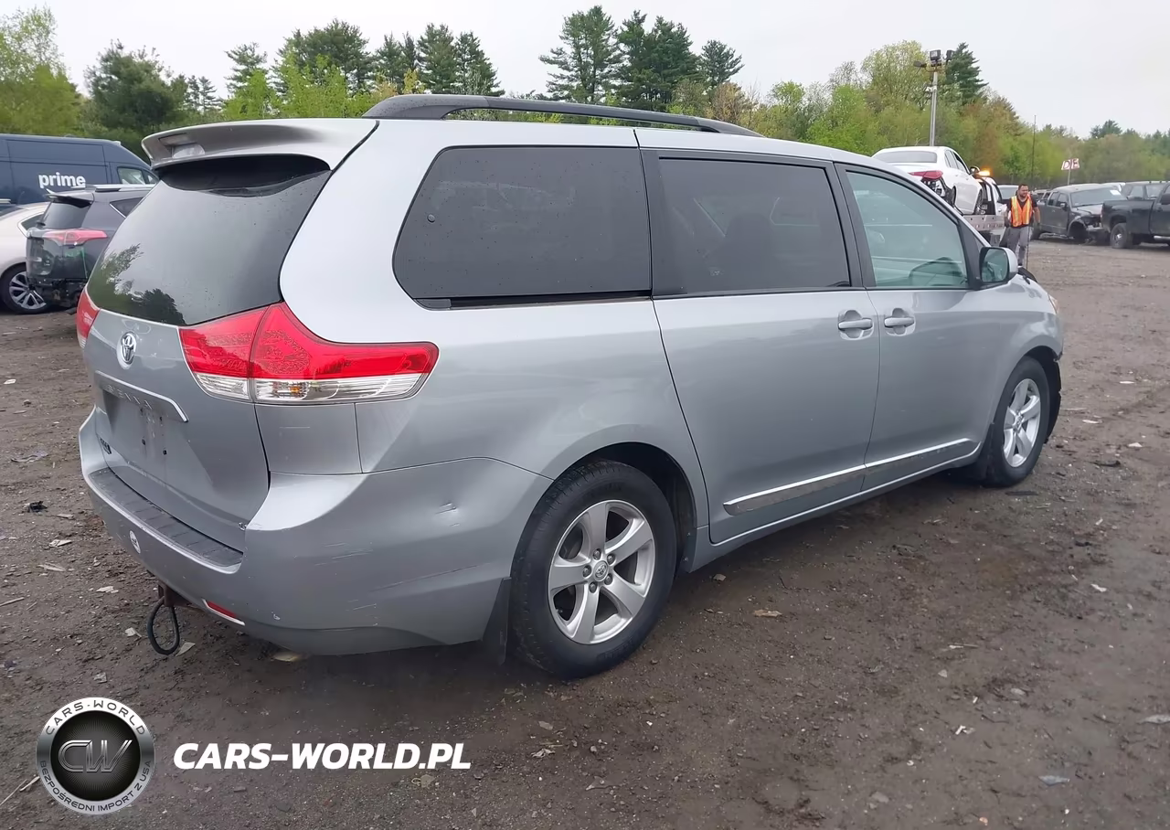 2014 Toyota Sienna Le V6 8 Passenger VIN:5TDKK3DC1ES458658 - 4