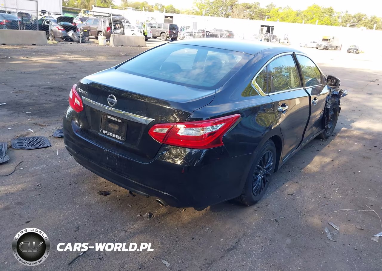 2017 Nissan Altima 2.5 S VIN:1N4AL3AP7HC470194 - 4