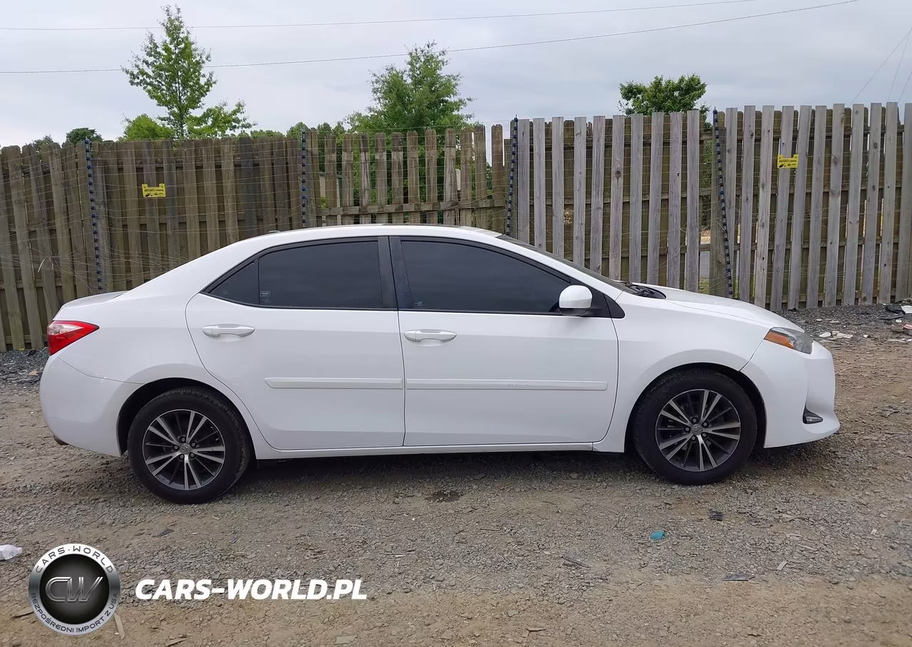 2017 Toyota Corolla Le VIN:2T1BURHE8HC786083 - 13