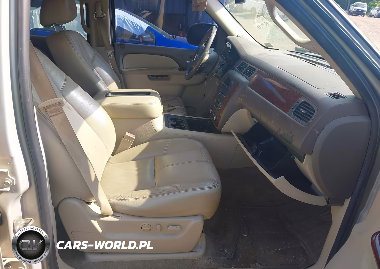 2010 Chevrolet Tahoe Lt VIN:1GNUKBE0XAR215115 - 5
