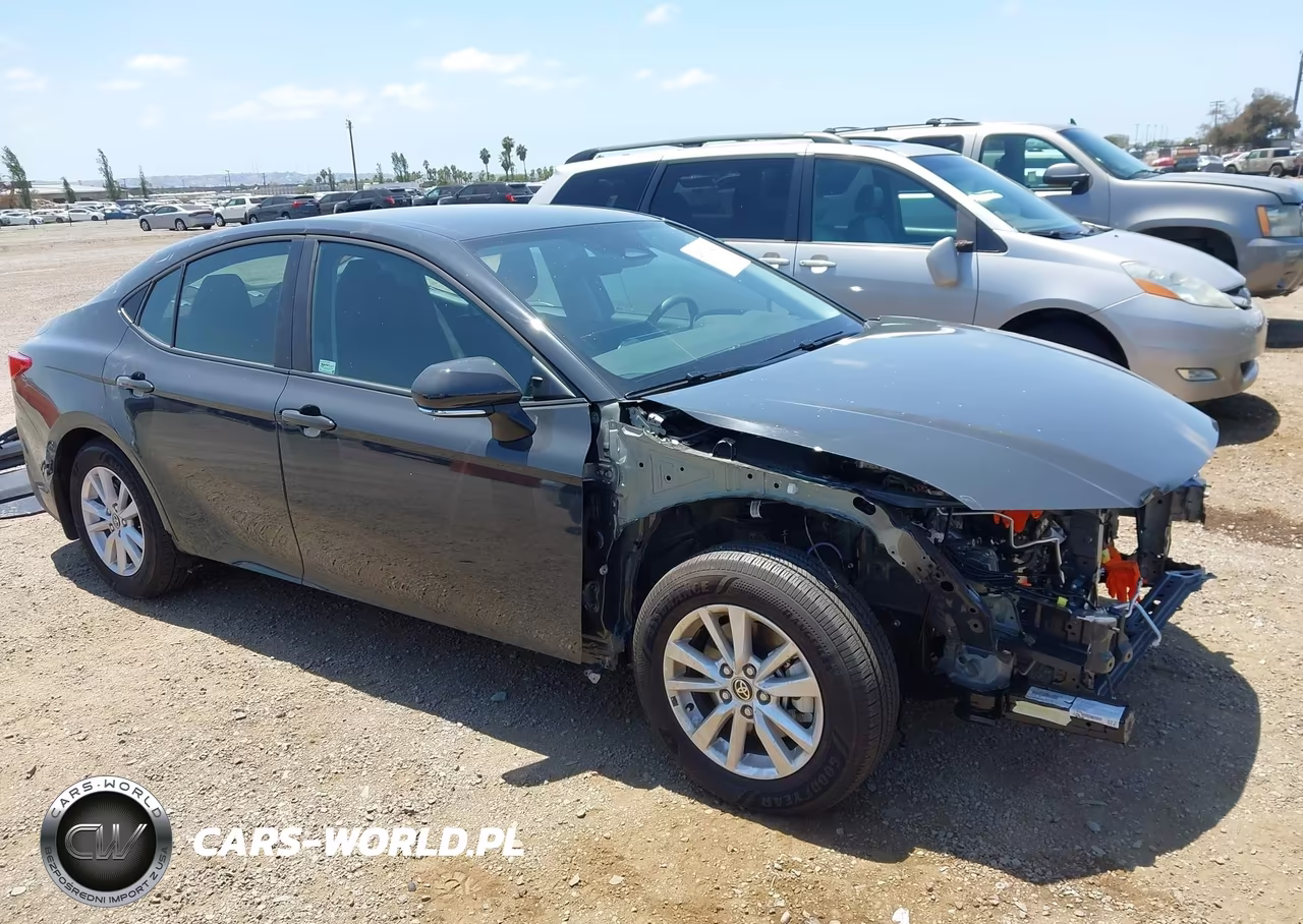 2025 Toyota Camry Le – zdjęcie 1 z 17
