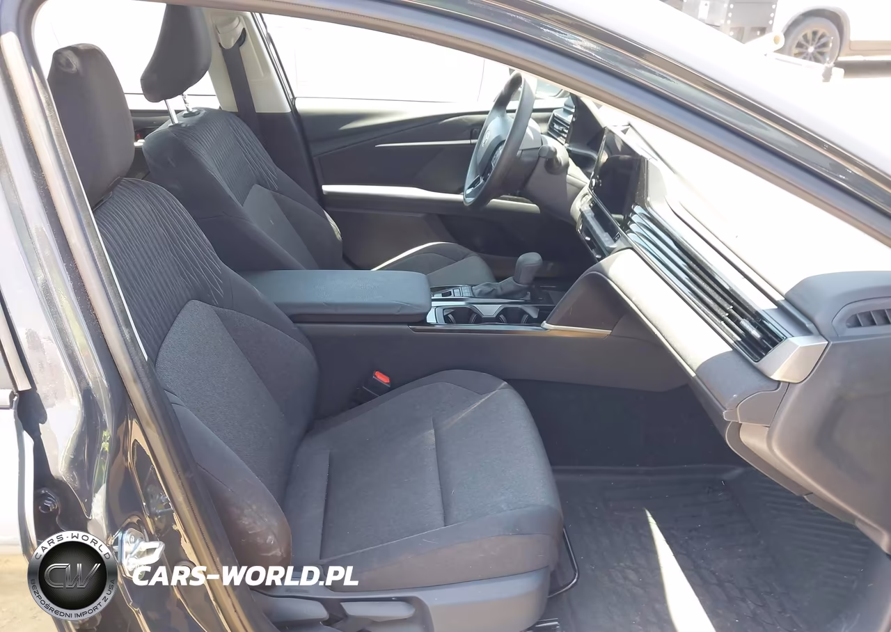 2025 Toyota Camry Le VIN:4T1DAACK5SU123883 - 5