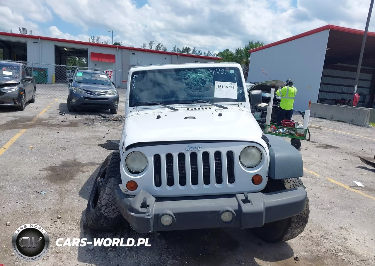2013 Jeep Wrangler Unlimited Sport VIN:1C4HJWDG8DL672838 - 11