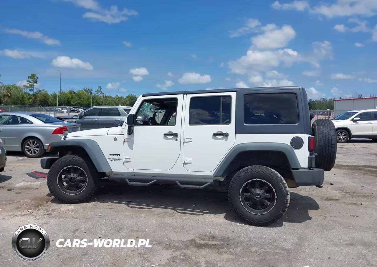 2013 Jeep Wrangler Unlimited Sport VIN:1C4HJWDG8DL672838 - 13