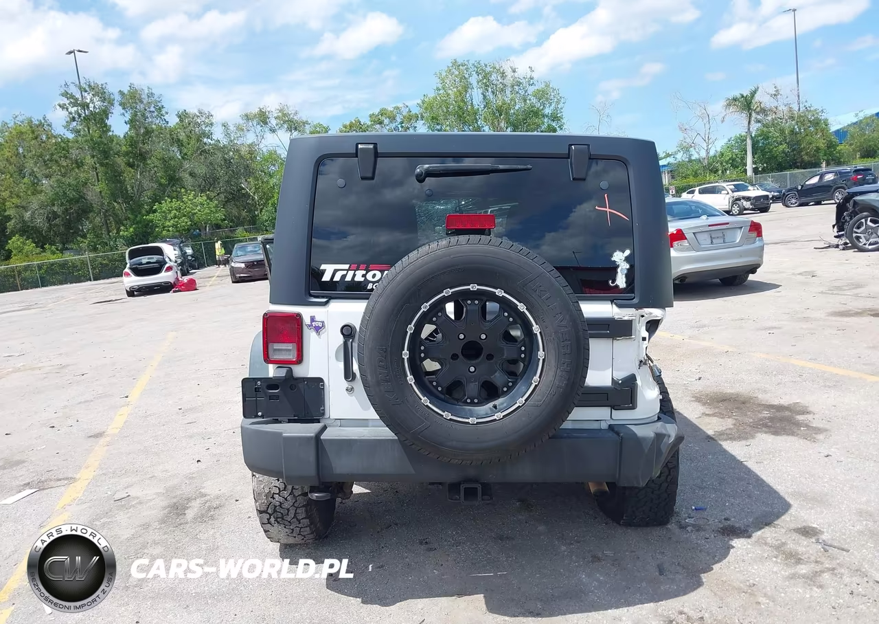 2013 Jeep Wrangler Unlimited Sport VIN:1C4HJWDG8DL672838 - 15