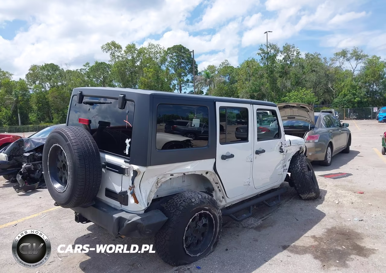 2013 Jeep Wrangler Unlimited Sport VIN:1C4HJWDG8DL672838 - 17