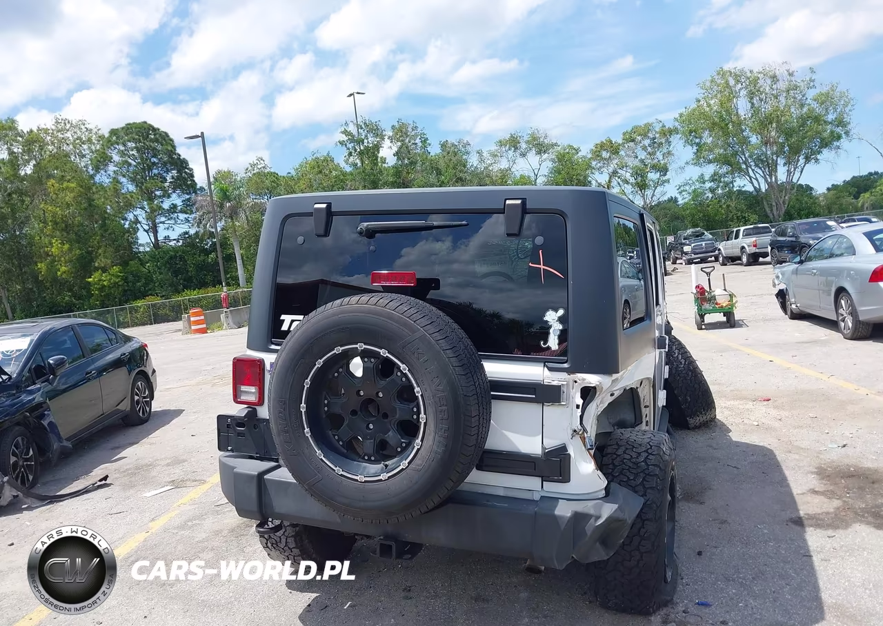 2013 Jeep Wrangler Unlimited Sport VIN:1C4HJWDG8DL672838 - 18