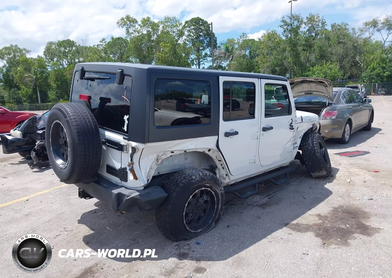 2013 Jeep Wrangler Unlimited Sport VIN:1C4HJWDG8DL672838 - 4
