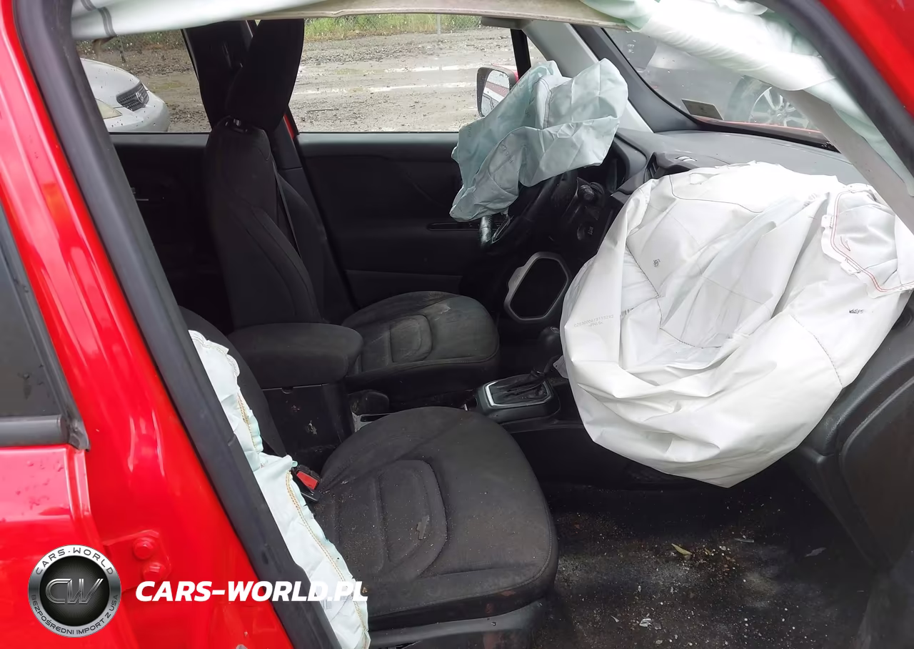 2019 Jeep Renegade Latitude 4X4 VIN:ZACNJBBB3KPK52459 - 5