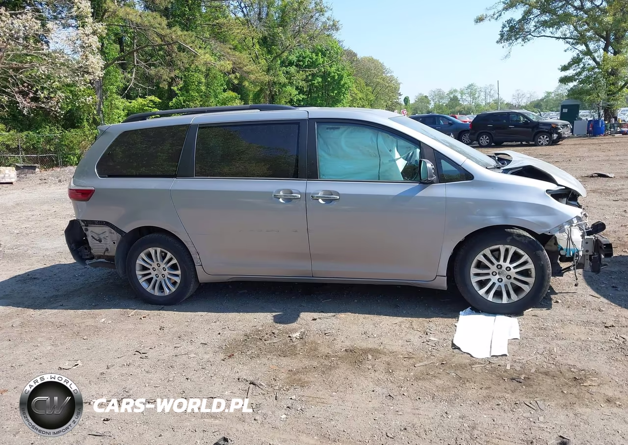 2017 Toyota Sienna Xle 8 Passenger VIN:5TDYZ3DC8HS782832 - 13