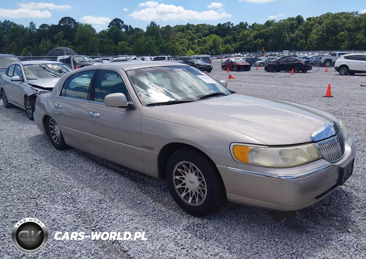 2000 Lincoln Town Car Signature