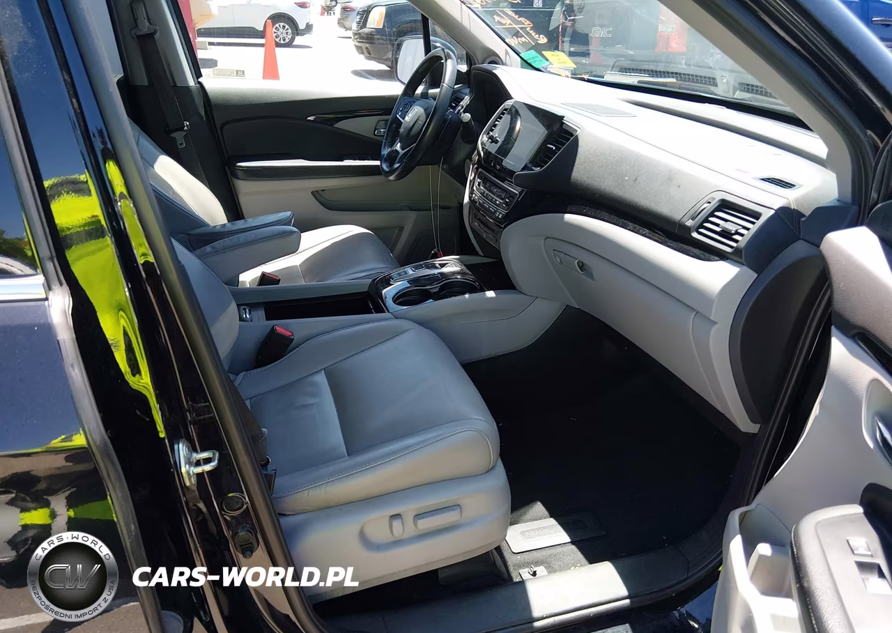 2019 Honda Pilot Touring VIN:5FNYF6H97KB064693 - 5