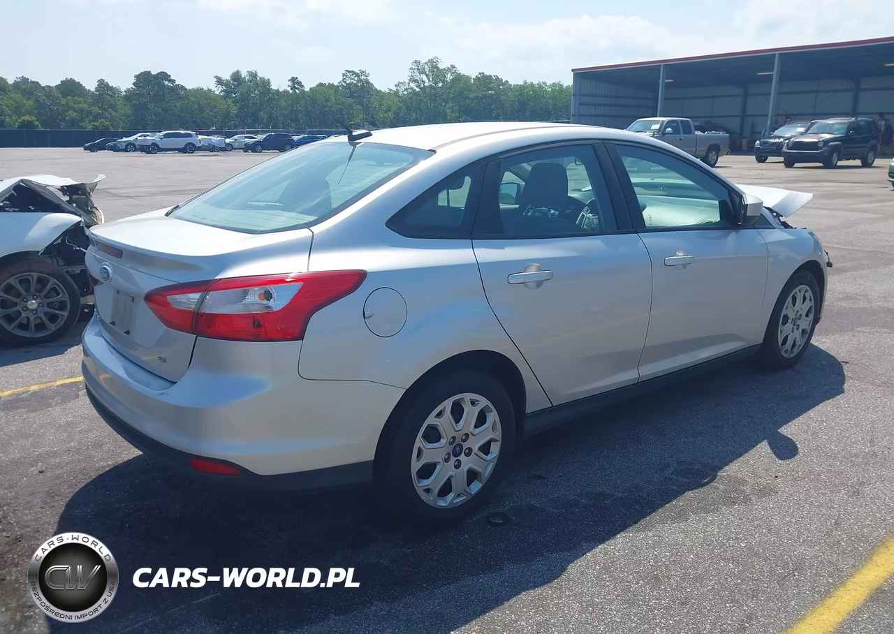 2012 Ford Focus Se VIN:1FAHP3F23CL285679 - 4