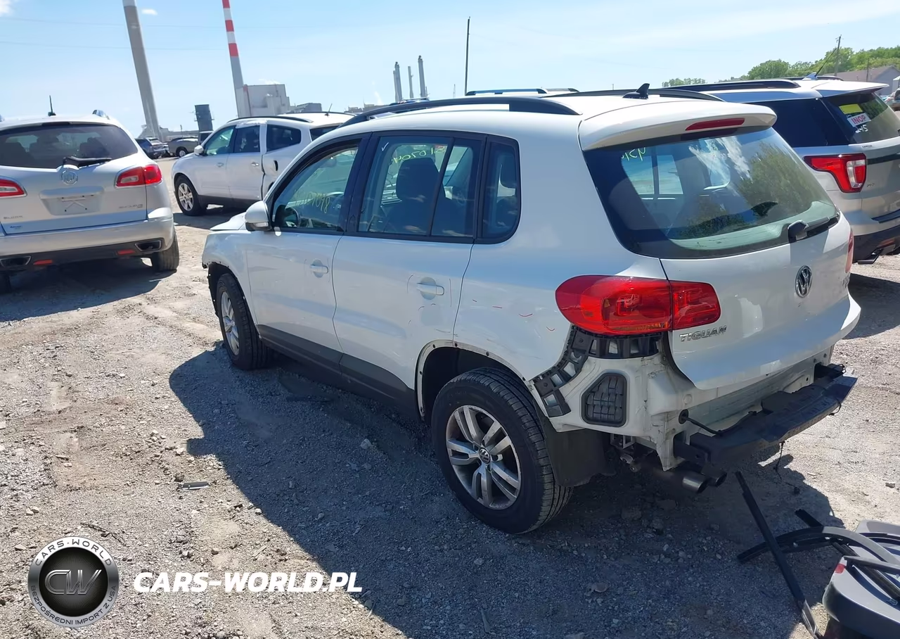 2015 Volkswagen Tiguan S VIN:WVGBV7AX0FW566417 - 3