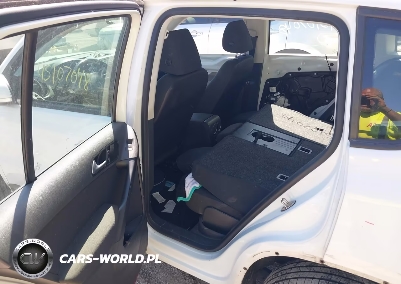 2015 Volkswagen Tiguan S VIN:WVGBV7AX0FW566417 - 8