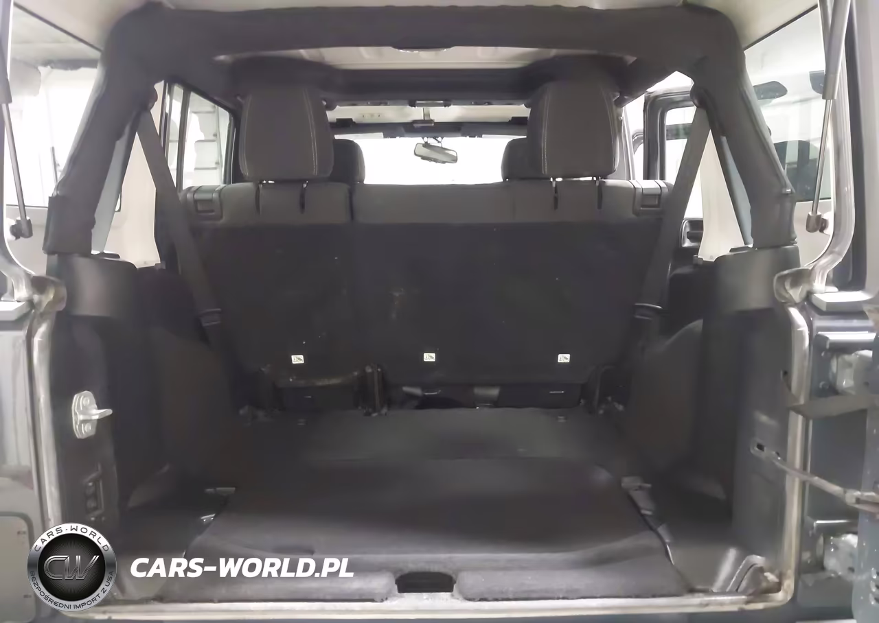 2017 Jeep Wrangler Unlimited Sahara 4X4 VIN:1C4BJWEG0HL669930 - 17
