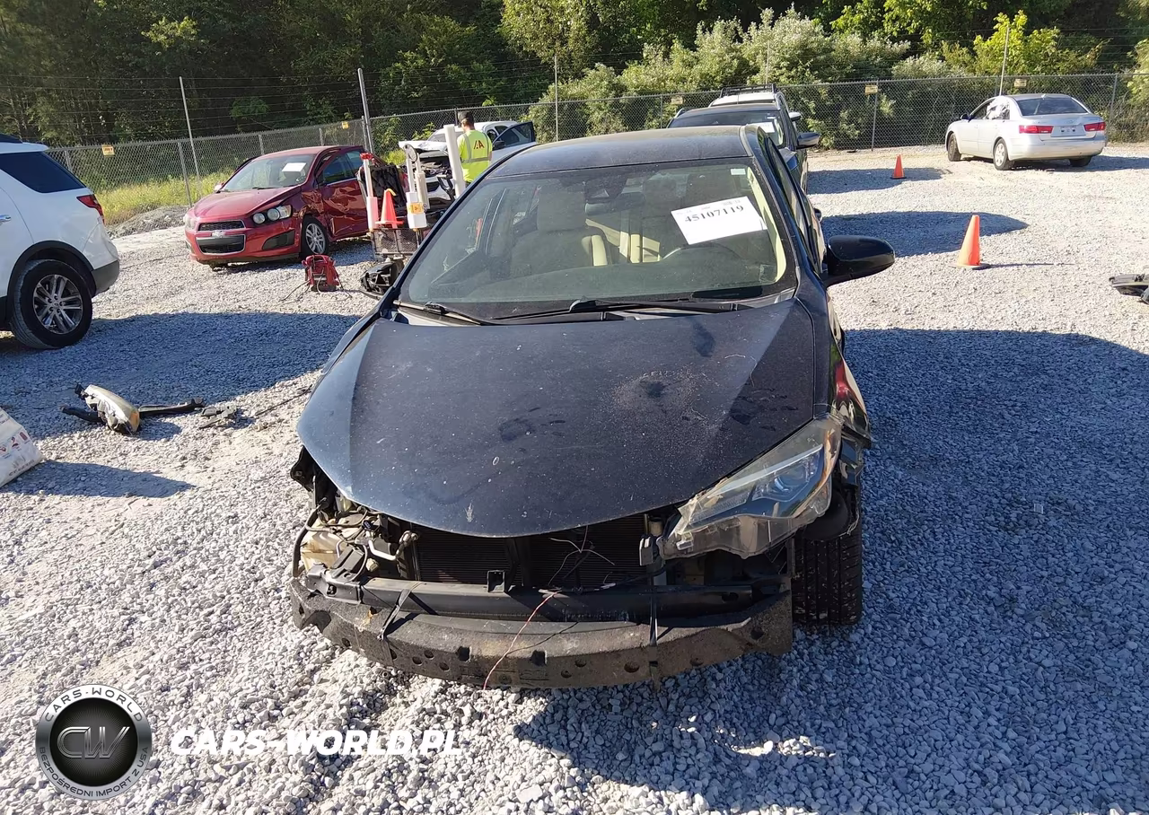 2018 Toyota Corolla Le VIN:2T1BURHE6JC002988 - 12